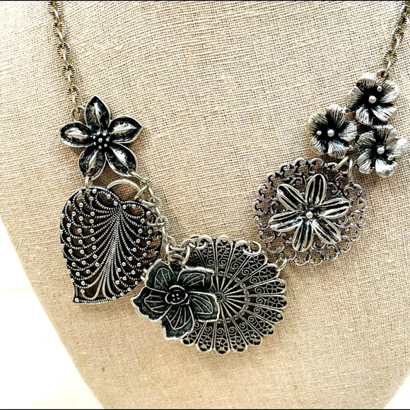 Premier Designs Silver Botanical Flower Floral Statement Necklace - Picture 2 of 7